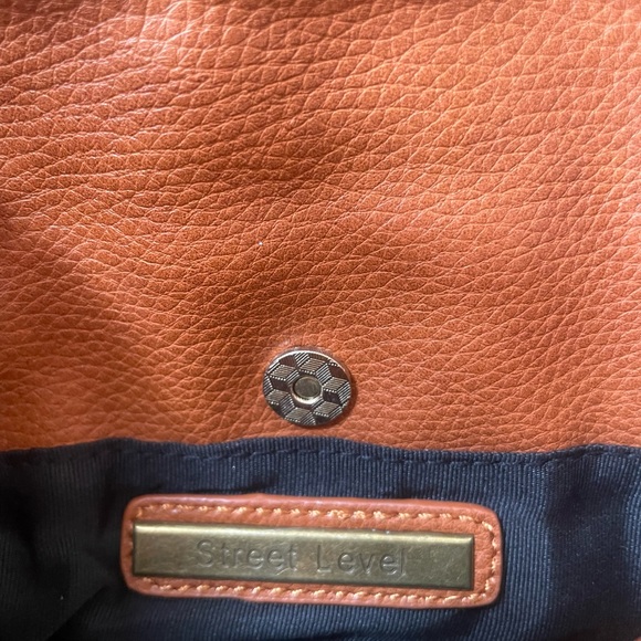 Elegant Brown Woven Clutch with Removal Gold Chain - Picture 5 of 7